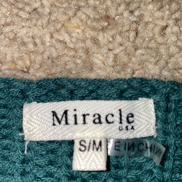 Very thick sweater worn once - Picture 2 of 2